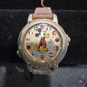 Lorus Disney Mickey Mouse "World Flags" Quartz Gold Tone Watch